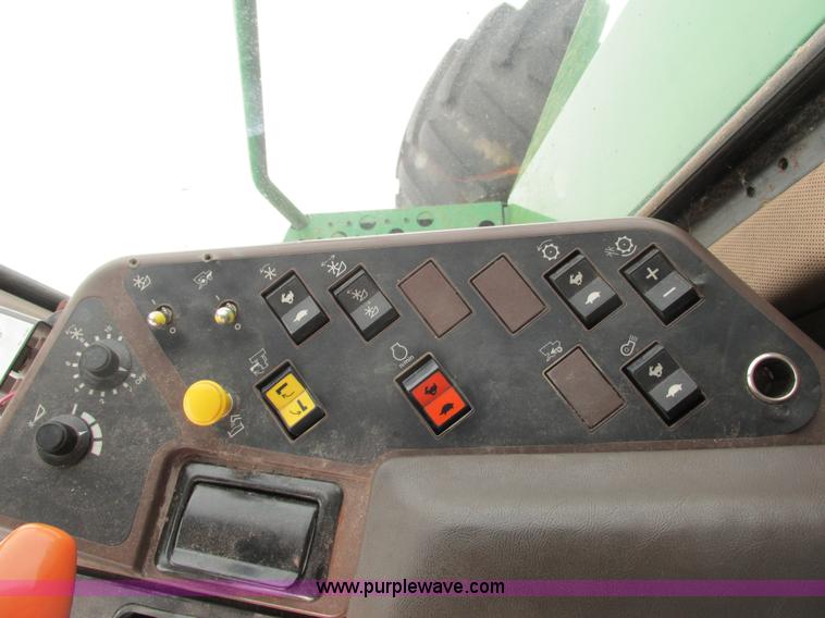 image for item G8863 1993 John Deere 9600 combine