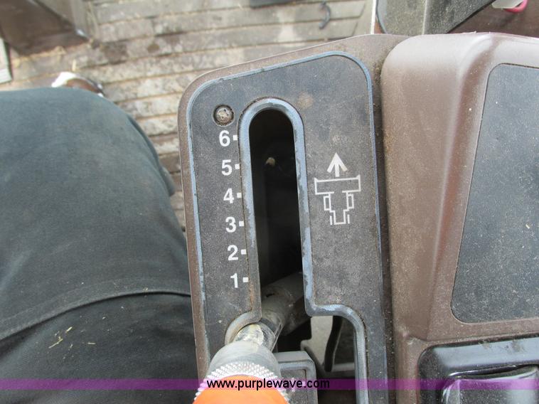 image for item G8863 1993 John Deere 9600 combine