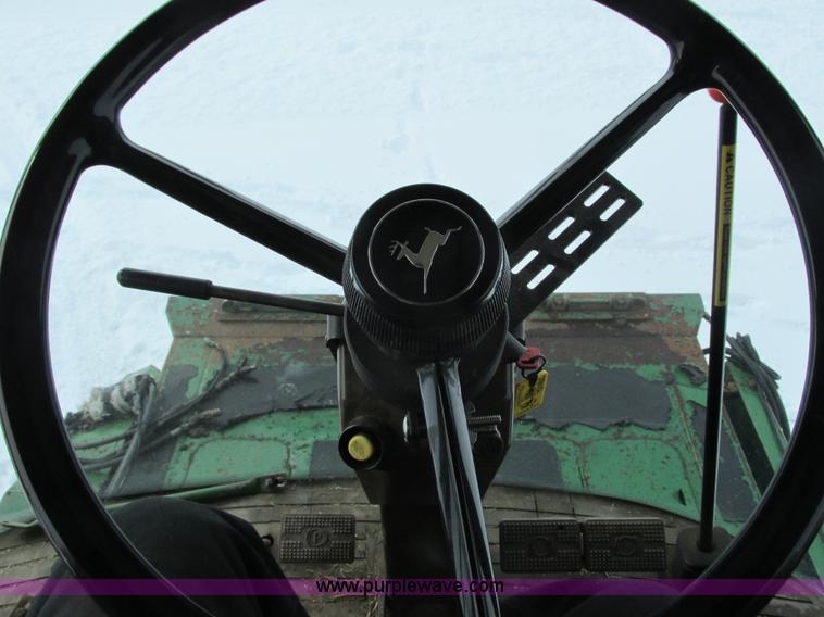 image for item G8863 1993 John Deere 9600 combine