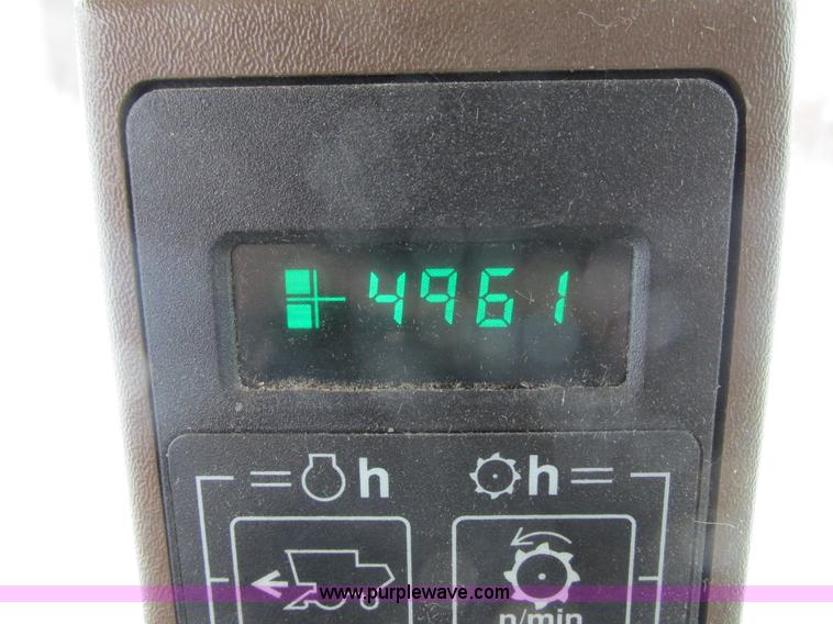 image for item G8863 1993 John Deere 9600 combine