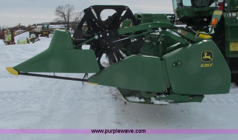 image for item G8864 2010 John Deere 635F flex head