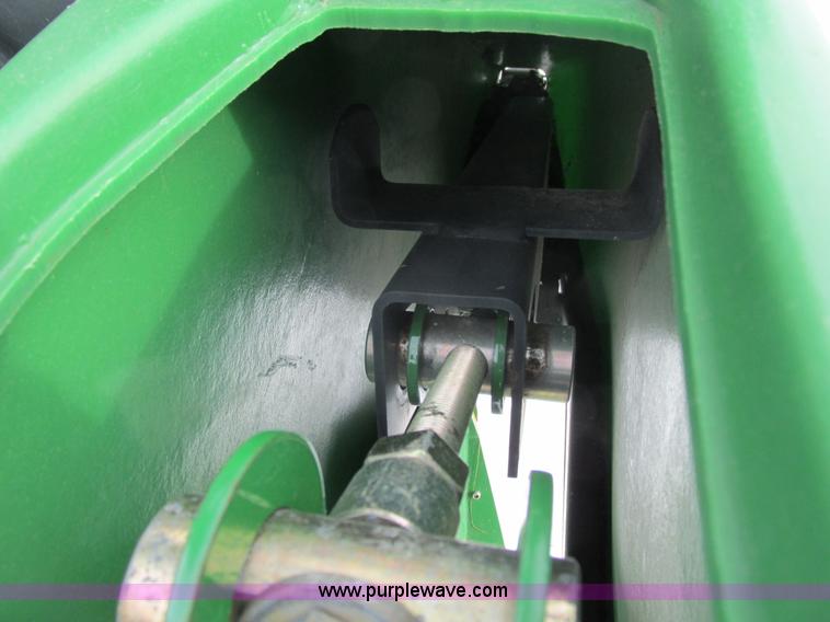 image for item G8864 2010 John Deere 635F flex head