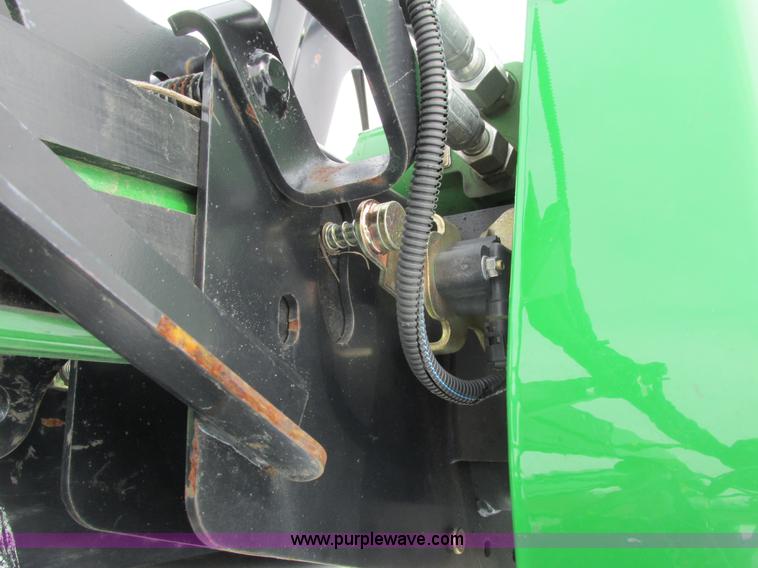 image for item G8864 2010 John Deere 635F flex head