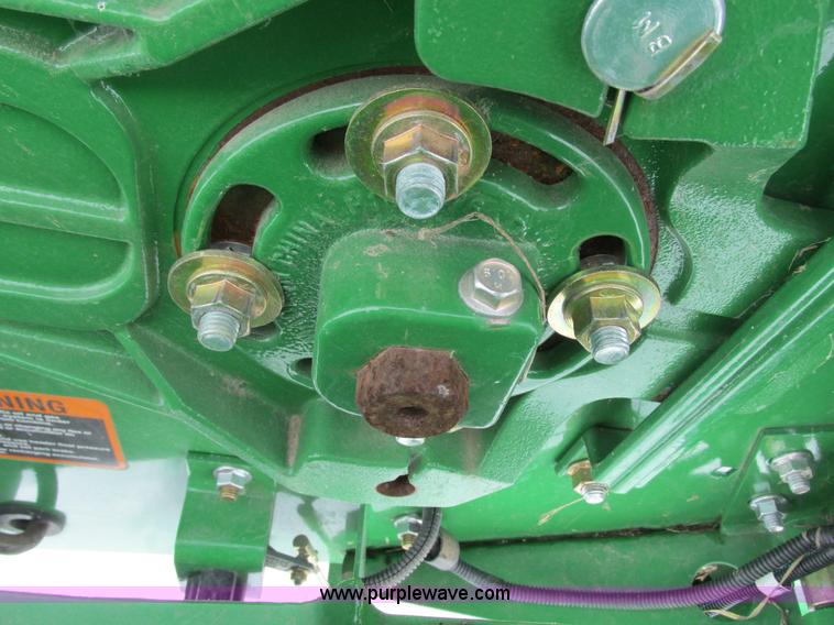 image for item G8864 2010 John Deere 635F flex head