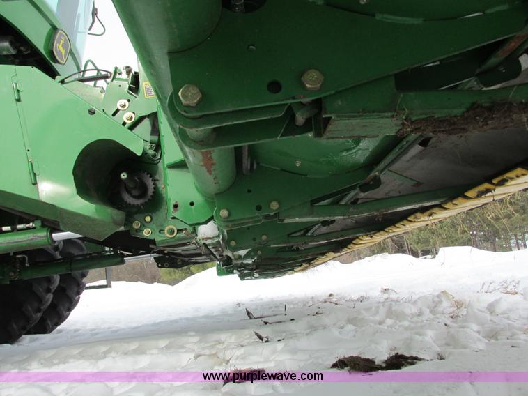 image for item G8864 2010 John Deere 635F flex head