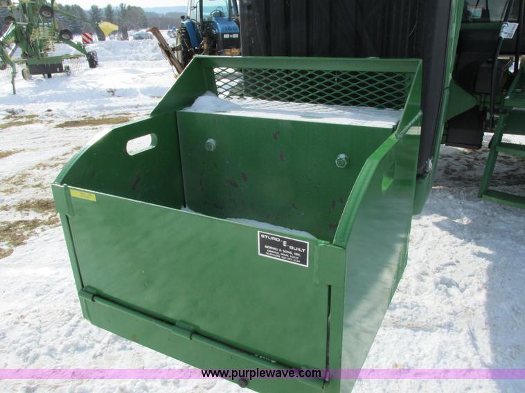 image for item G8868 1998 John Deere 8300T tractor