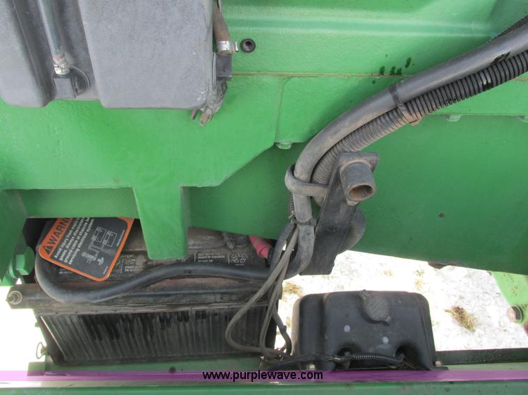 image for item G8868 1998 John Deere 8300T tractor