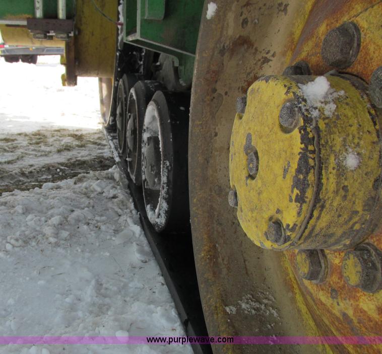 image for item G8868 1998 John Deere 8300T tractor