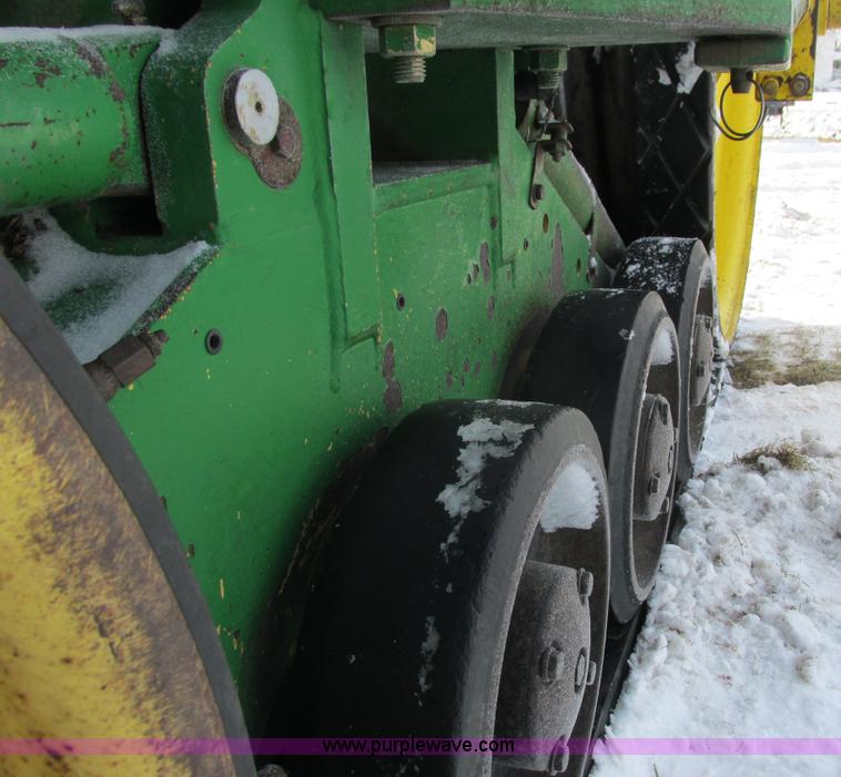 image for item G8868 1998 John Deere 8300T tractor