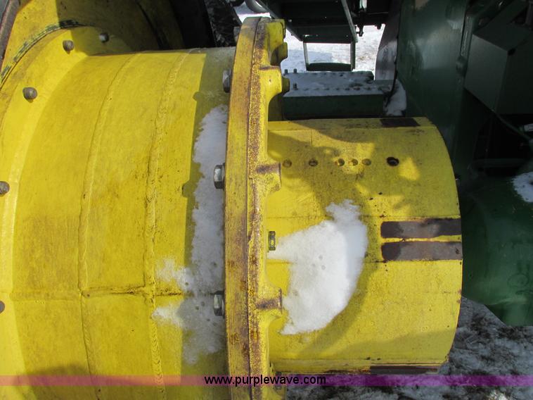 image for item G8868 1998 John Deere 8300T tractor