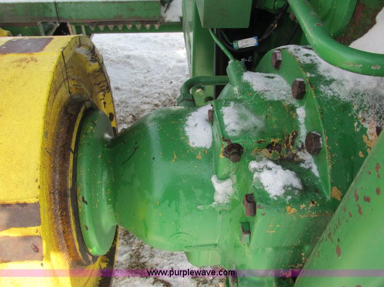 image for item G8868 1998 John Deere 8300T tractor