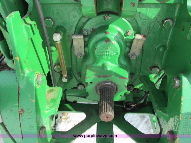 image for item G8868 1998 John Deere 8300T tractor