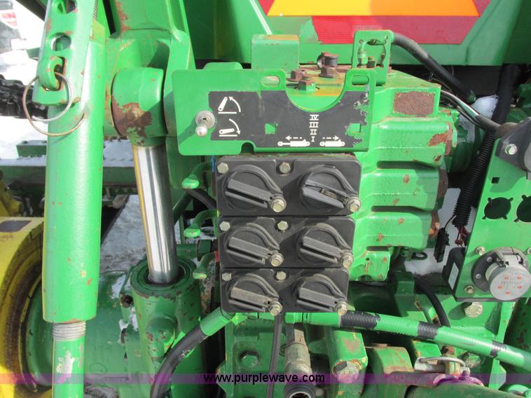 image for item G8868 1998 John Deere 8300T tractor