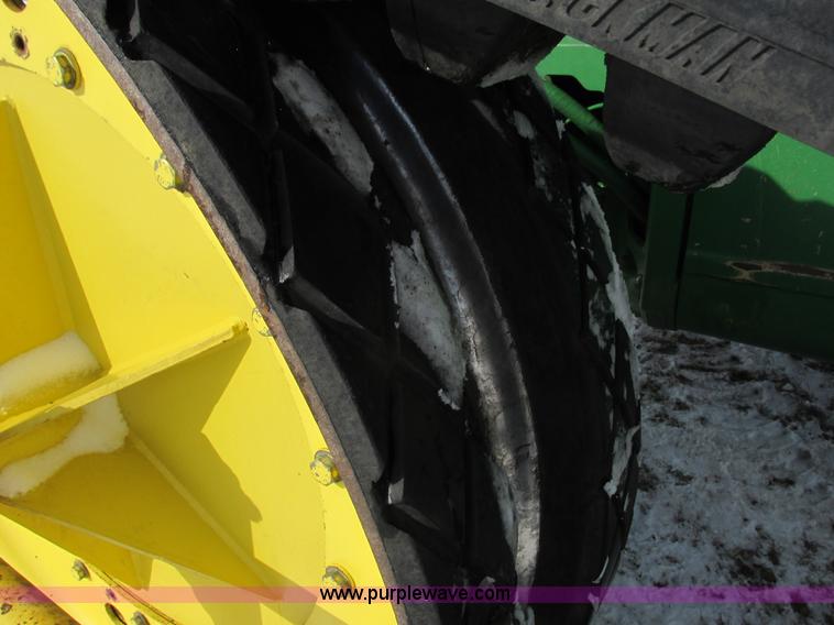 image for item G8868 1998 John Deere 8300T tractor