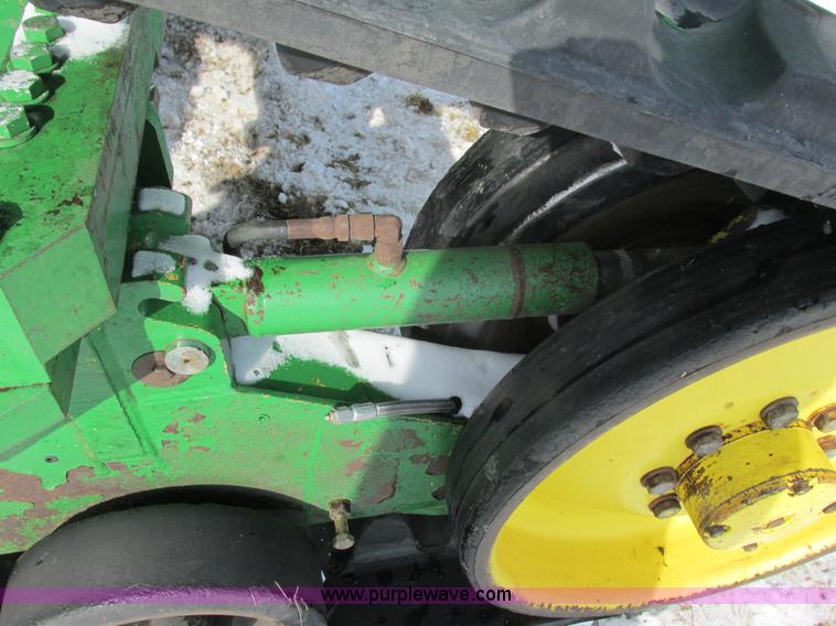 image for item G8868 1998 John Deere 8300T tractor