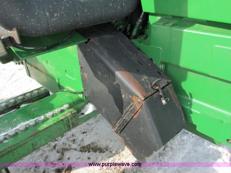 image for item G8868 1998 John Deere 8300T tractor