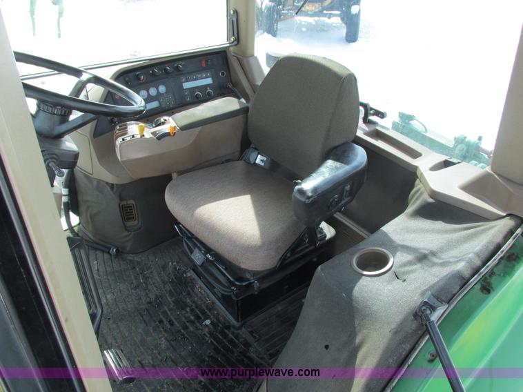 image for item G8868 1998 John Deere 8300T tractor