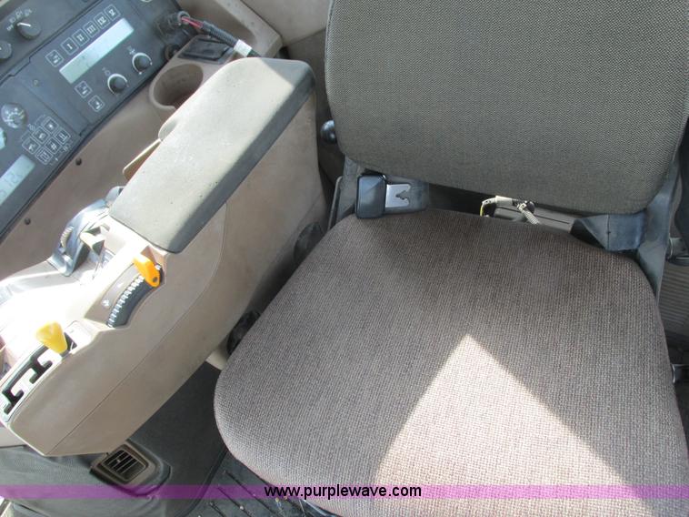 image for item G8868 1998 John Deere 8300T tractor