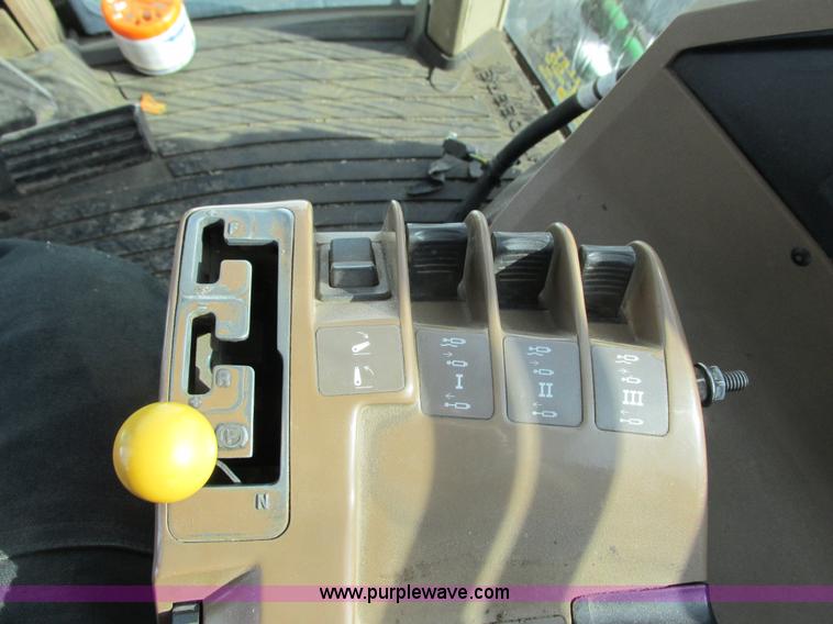 image for item G8868 1998 John Deere 8300T tractor