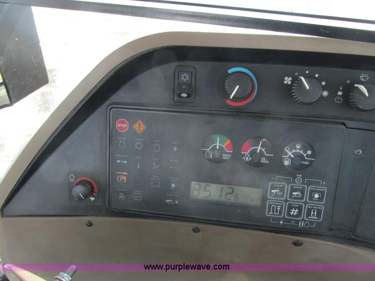 image for item G8868 1998 John Deere 8300T tractor