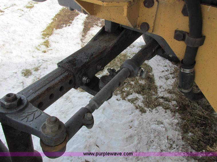 image for item G8870 2000 New Holland TS100 tractor