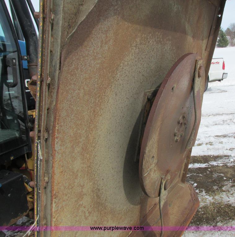 image for item G8870 2000 New Holland TS100 tractor