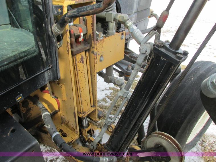 image for item G8870 2000 New Holland TS100 tractor