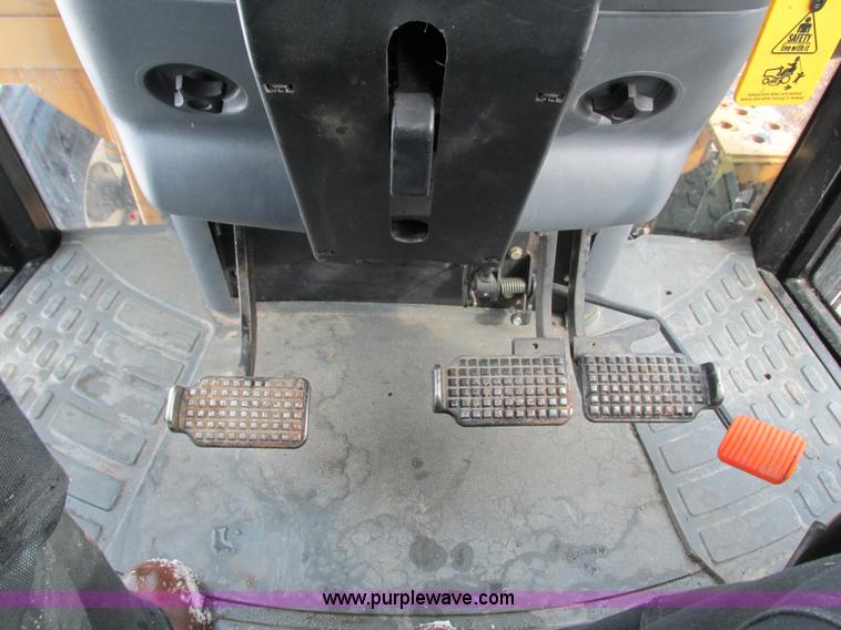 image for item G8870 2000 New Holland TS100 tractor