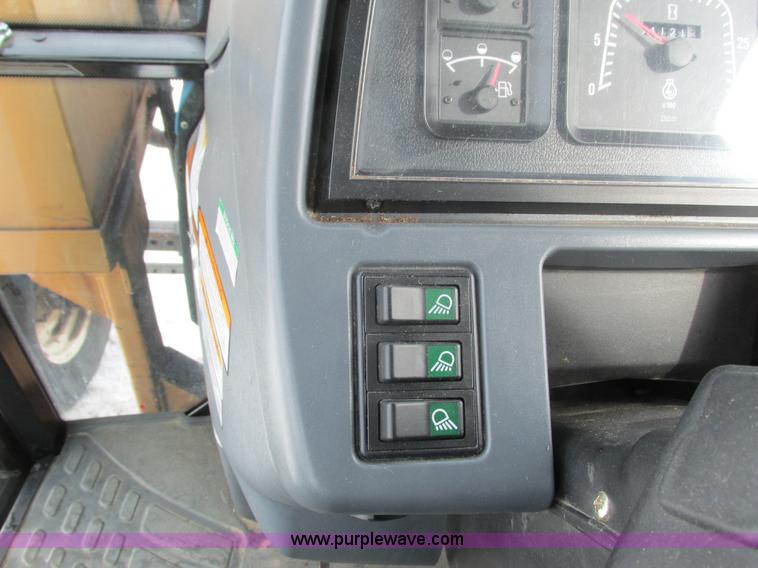 image for item G8870 2000 New Holland TS100 tractor