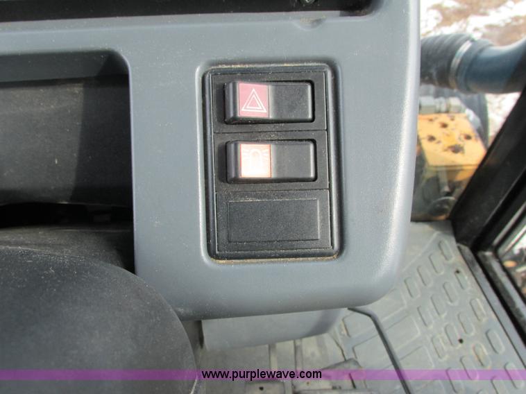 image for item G8870 2000 New Holland TS100 tractor