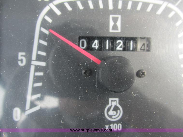 image for item G8870 2000 New Holland TS100 tractor