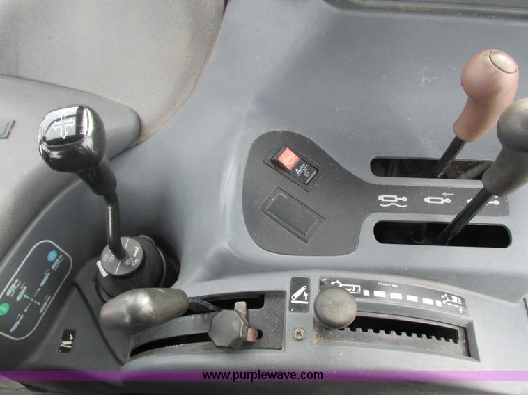 image for item G8870 2000 New Holland TS100 tractor