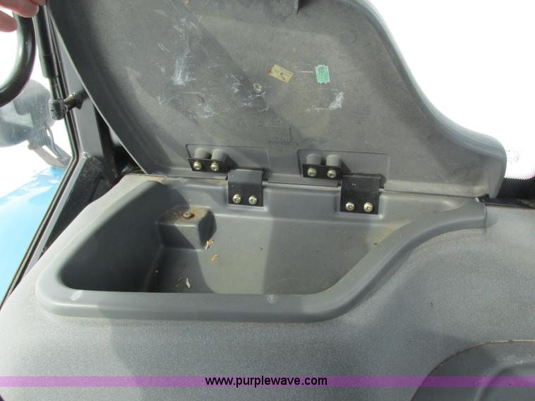 image for item G8870 2000 New Holland TS100 tractor