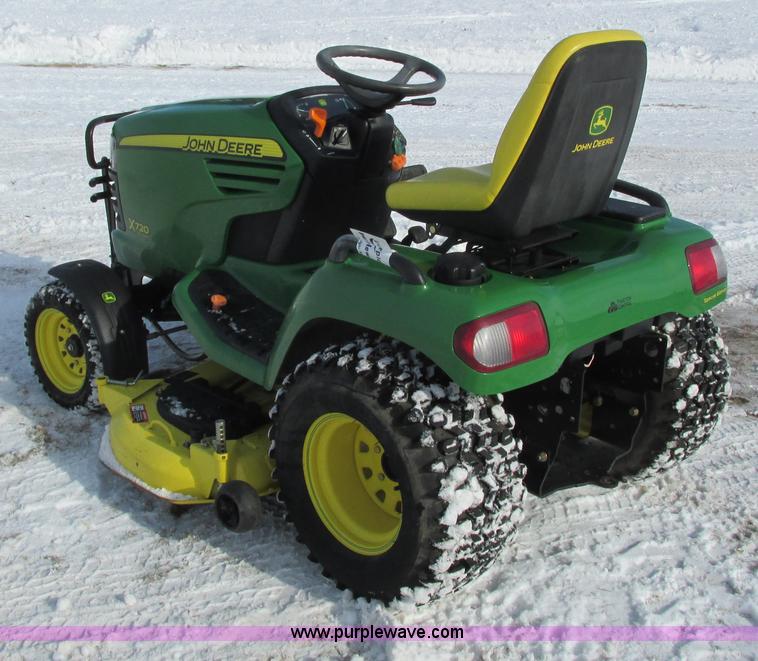 image for item G8871 2009 John Deere X720 Ultimate lawn mower