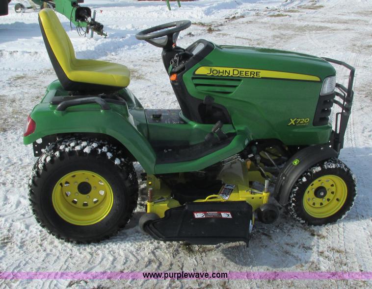 image for item G8871 2009 John Deere X720 Ultimate lawn mower