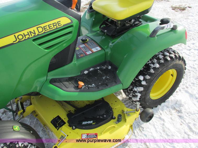image for item G8871 2009 John Deere X720 Ultimate lawn mower