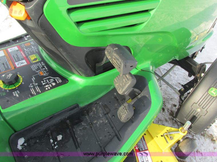 image for item G8871 2009 John Deere X720 Ultimate lawn mower