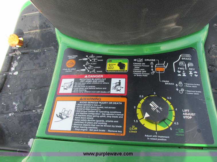 image for item G8871 2009 John Deere X720 Ultimate lawn mower