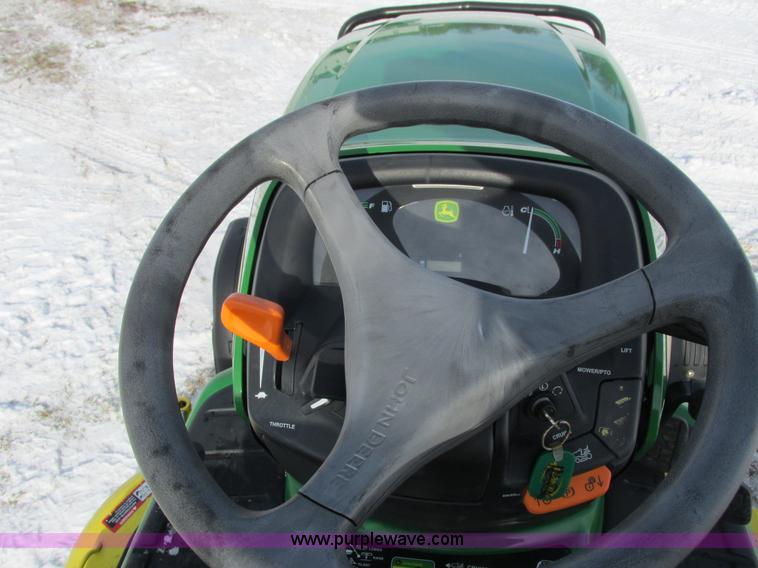 image for item G8871 2009 John Deere X720 Ultimate lawn mower