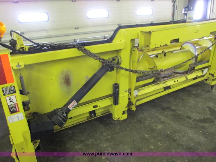 image for item G8872 2010 John Deere 645C forage head