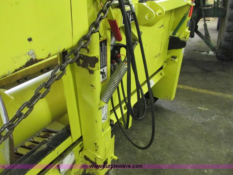 image for item G8872 2010 John Deere 645C forage head