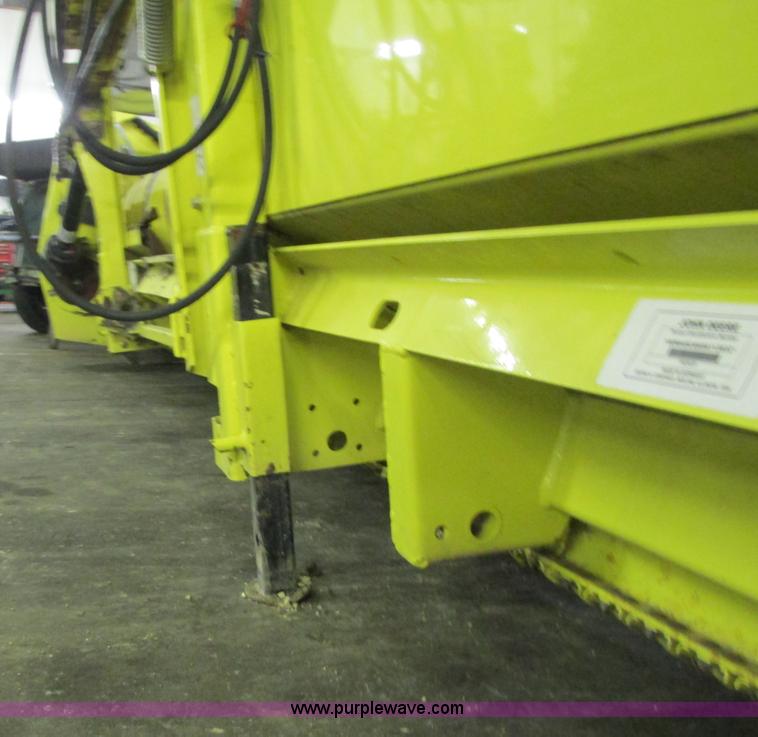 image for item G8872 2010 John Deere 645C forage head