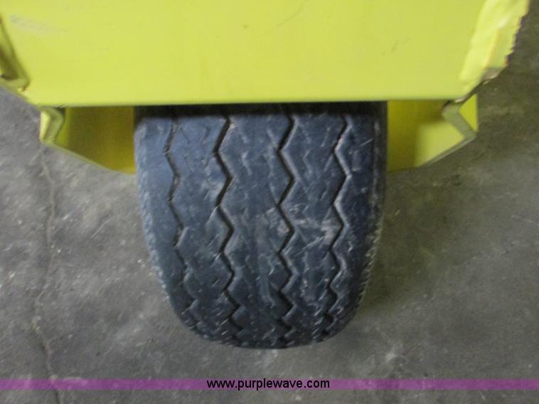 image for item G8872 2010 John Deere 645C forage head