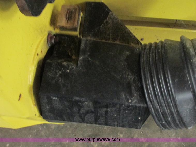 image for item G8872 2010 John Deere 645C forage head