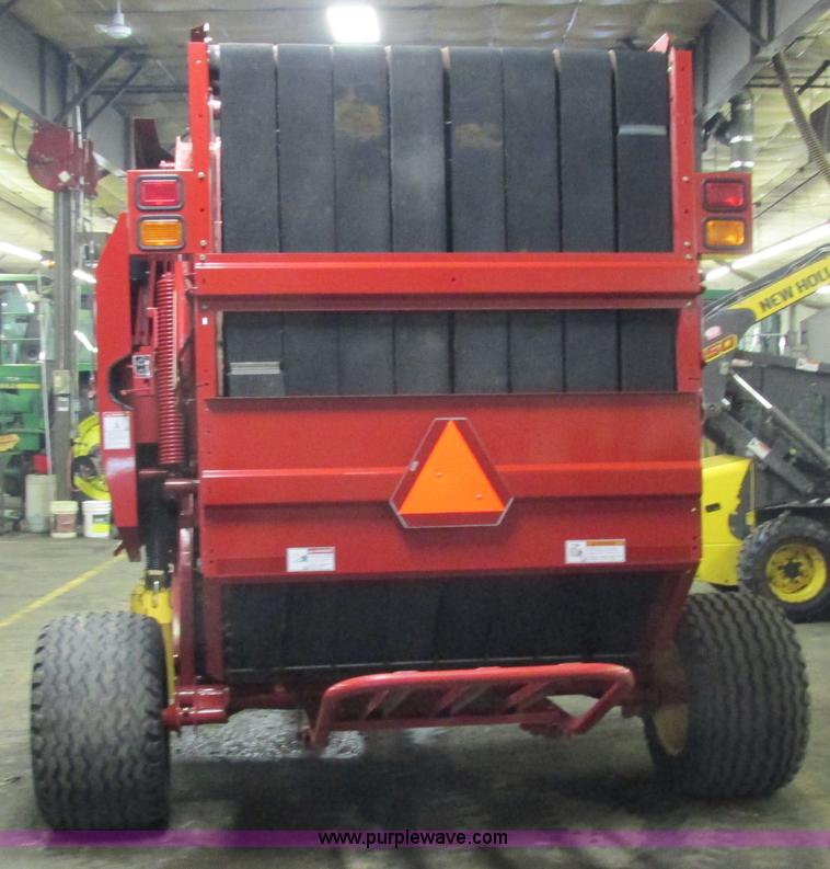 image for item G8874 2005 New Holland BR780 round baler