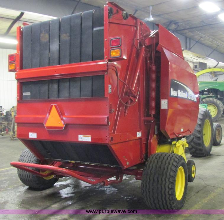 image for item G8874 2005 New Holland BR780 round baler