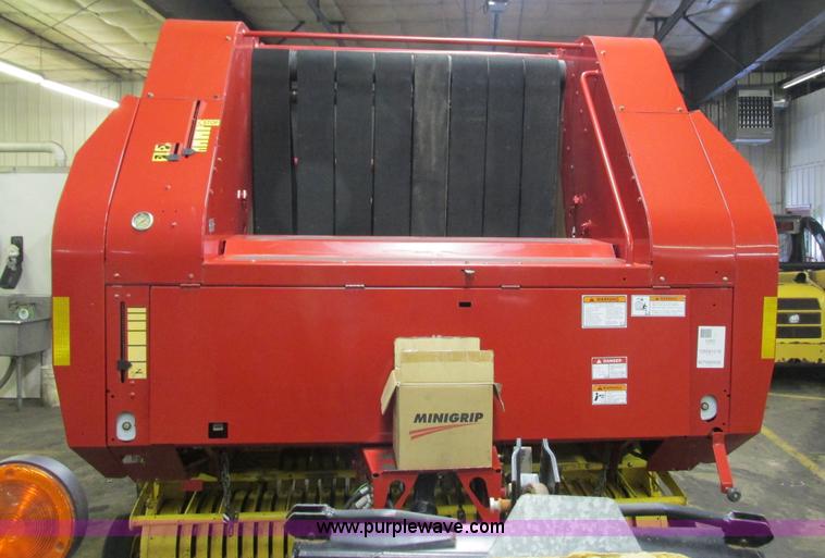 image for item G8874 2005 New Holland BR780 round baler