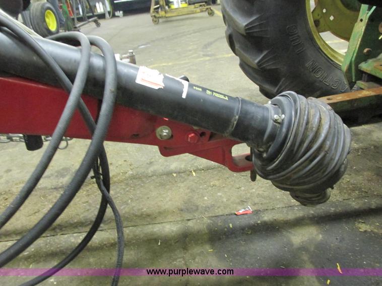 image for item G8874 2005 New Holland BR780 round baler