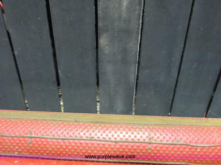 image for item G8874 2005 New Holland BR780 round baler