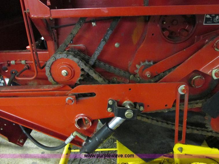 image for item G8874 2005 New Holland BR780 round baler